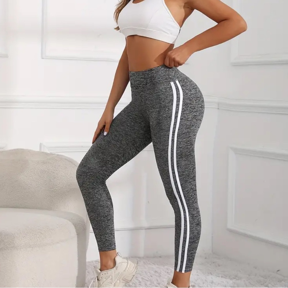 ❌SOLD❌❌ High Waist Yoga Leggings 🩶 - Picture 3 of 8